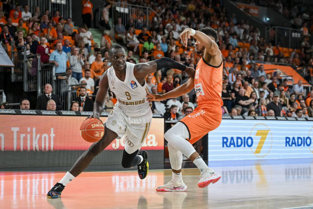 员如行云流 员如行云流